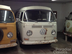 White 1969 Volkswagen Bus