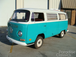 Bluegreen 1972 Volkswagen Bus Camper